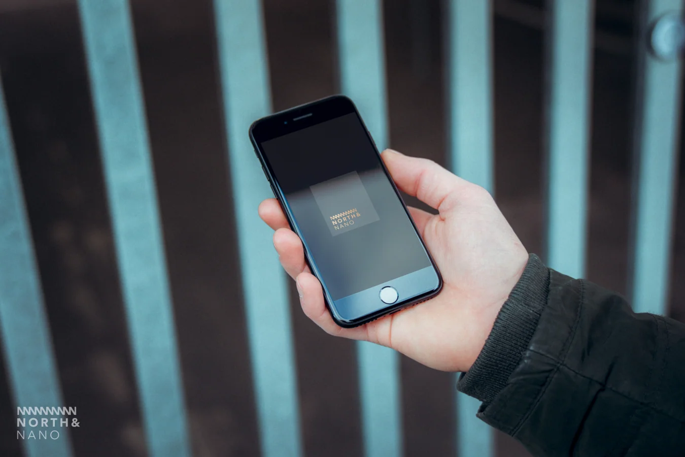 10 iPhone 7 Mockups 3