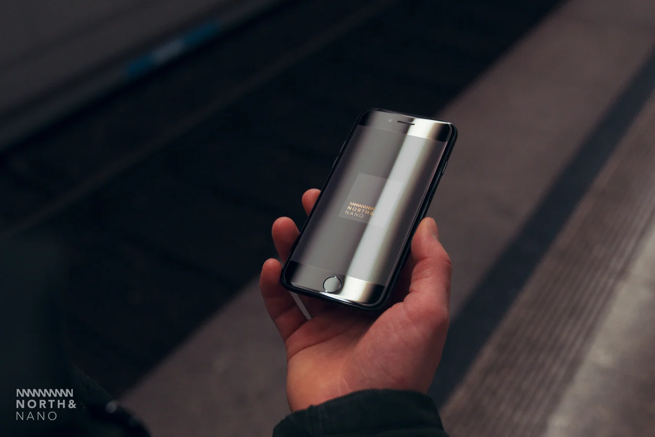 10 iPhone 7 Mockups 8
