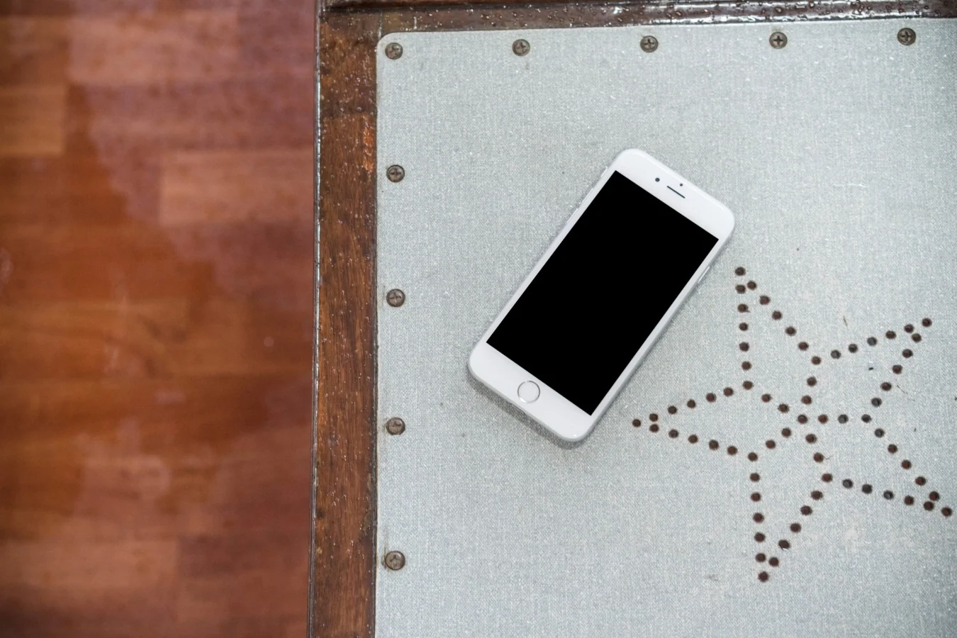 Hong Kong iPhone 6 Mockups 4