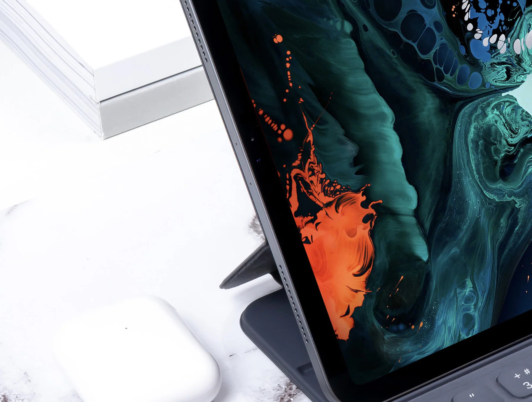 iPhone 11 Pro & iPad Pro PSD Photorealistic Mockups