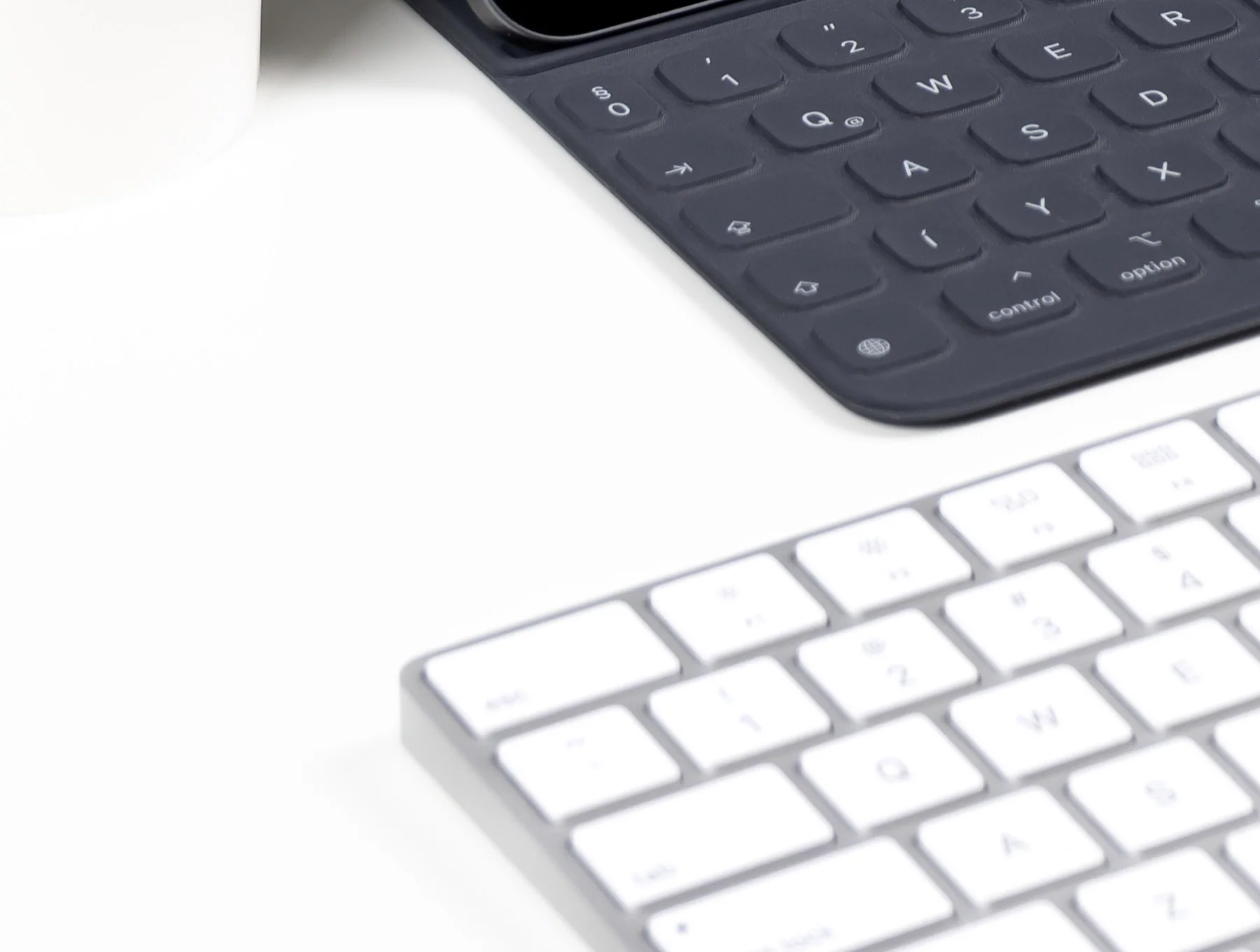 iPhone 11 Pro & iPad Pro PSD Photorealistic Mockups 7