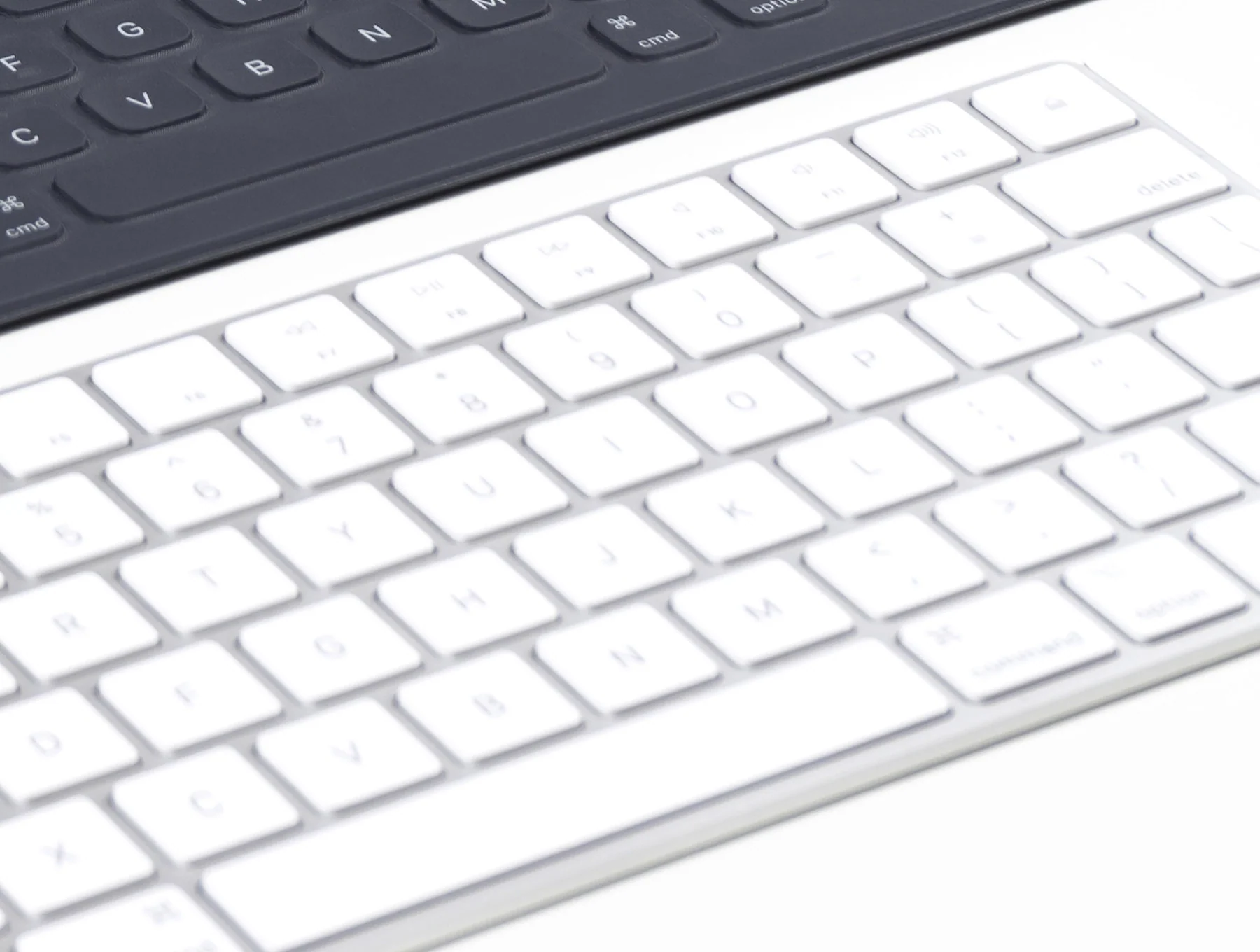 iPhone 11 Pro & iPad Pro PSD Photorealistic Mockups 8