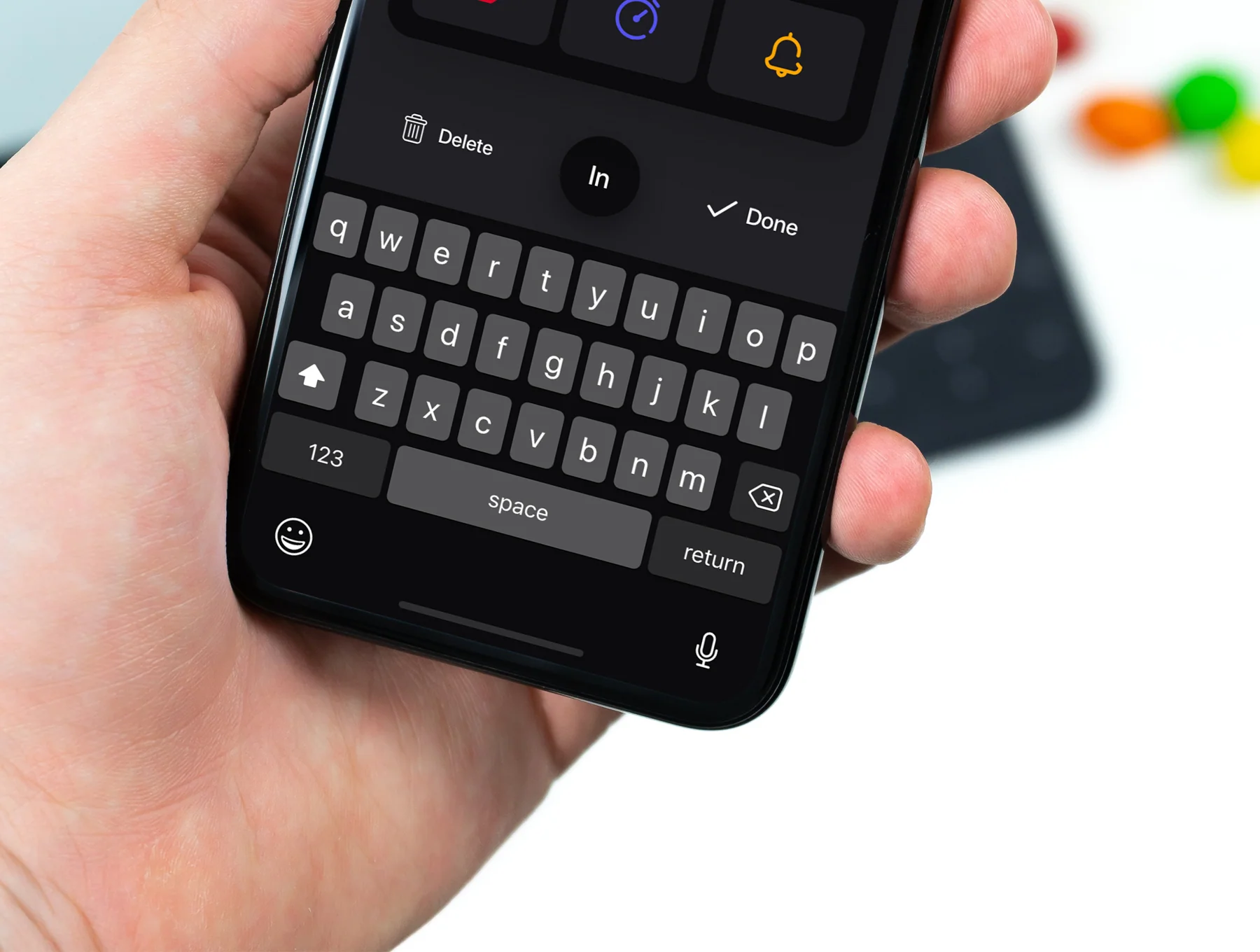 iPhone X Photorealistic Mockups 4